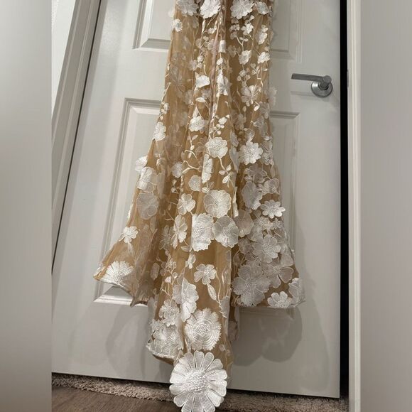 NWOT BRONX AND ABNCO Jasmine Strapless Floral Bridal Gown in White - Picture 9 of 11